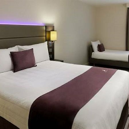 Premier Inn London Dagenham Buitenkant foto