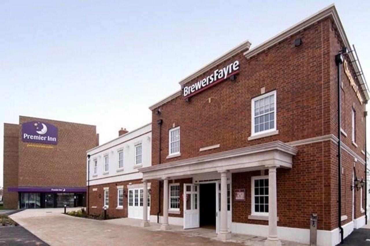 Premier Inn London Dagenham Buitenkant foto