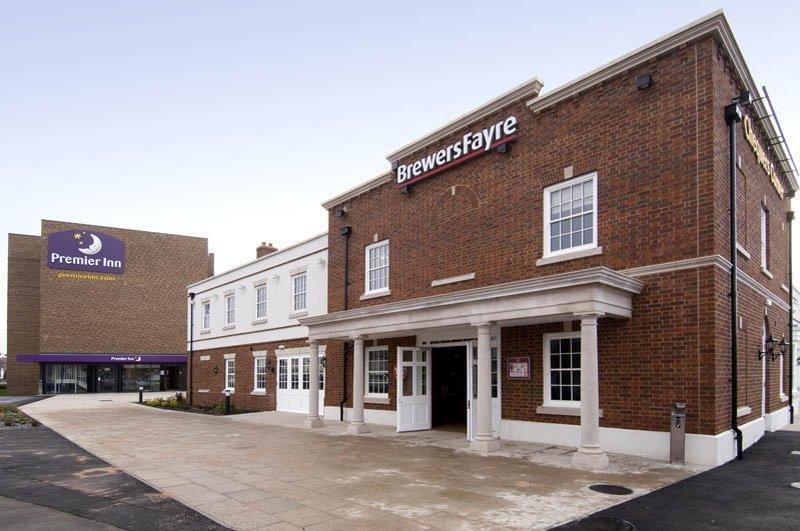 Premier Inn London Dagenham Buitenkant foto