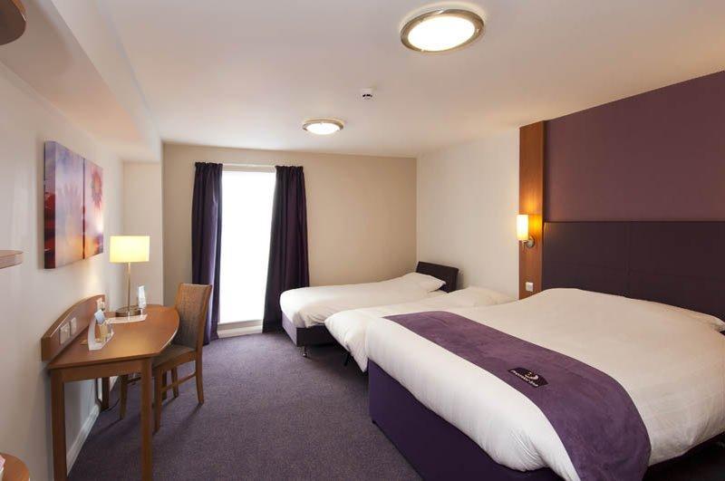 Premier Inn London Dagenham Buitenkant foto