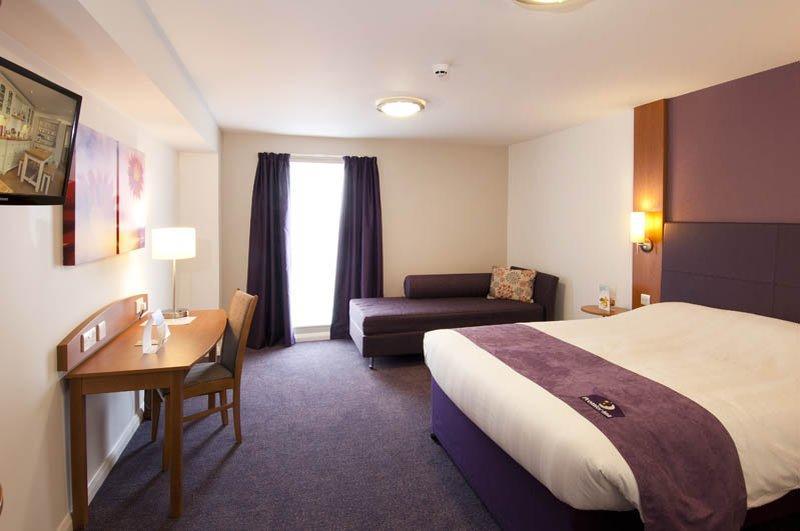 Premier Inn London Dagenham Buitenkant foto