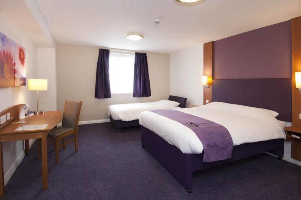 Premier Inn London Dagenham Buitenkant foto