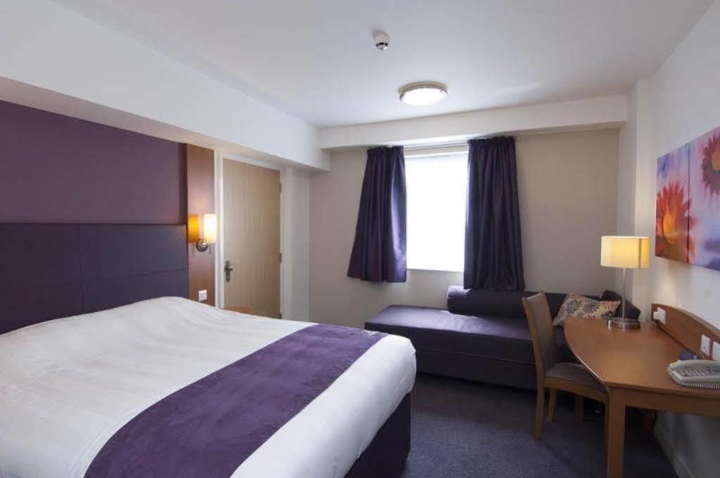 Premier Inn London Dagenham Buitenkant foto