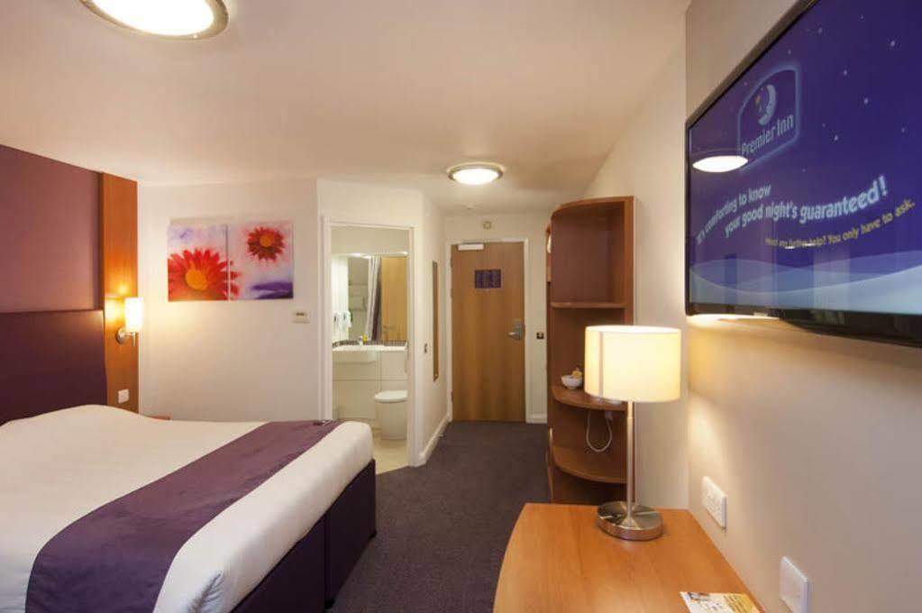 Premier Inn London Dagenham Buitenkant foto