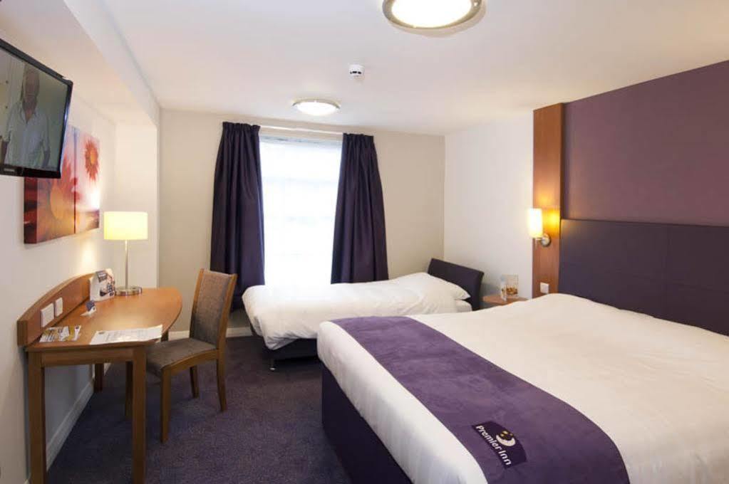 Premier Inn London Dagenham Buitenkant foto