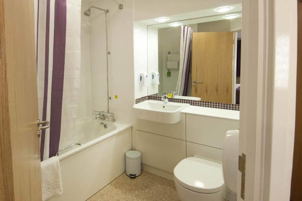 Premier Inn London Dagenham Buitenkant foto