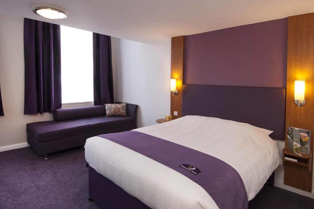 Premier Inn London Dagenham Buitenkant foto