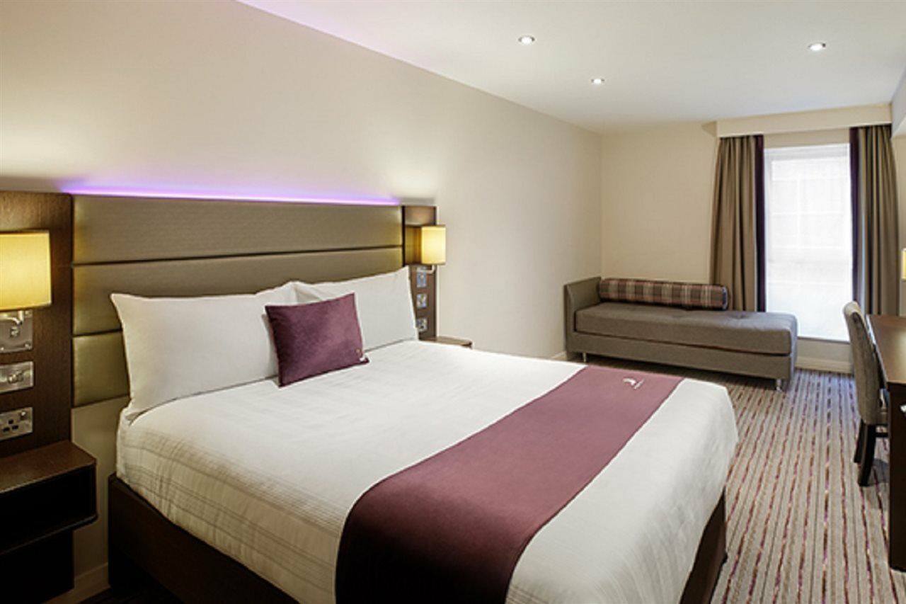 Premier Inn London Dagenham Buitenkant foto