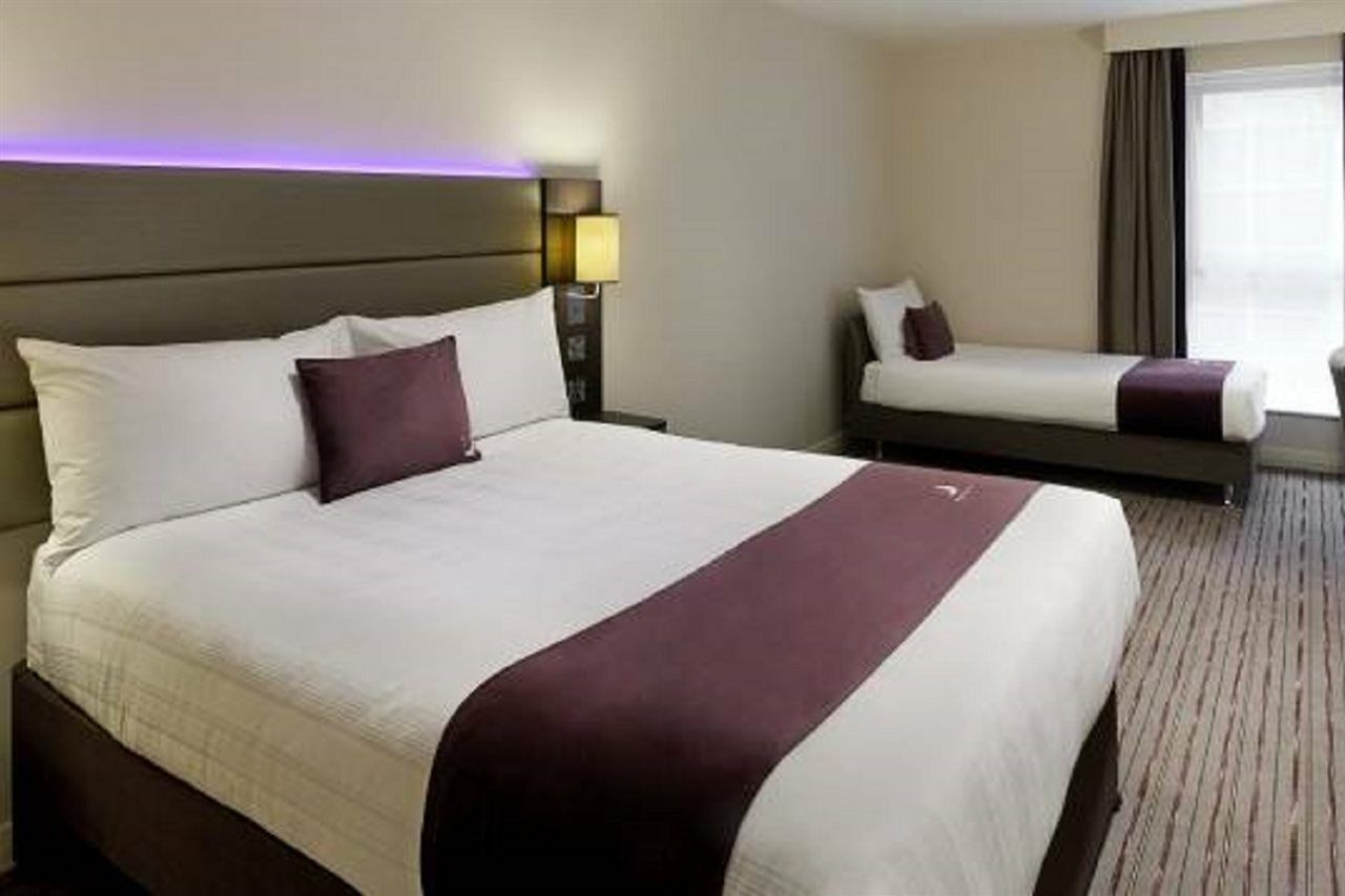 Premier Inn London Dagenham Buitenkant foto